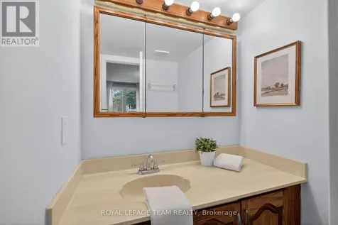 21 Lindhurst Crescent Ottawa ON K2G 0T8