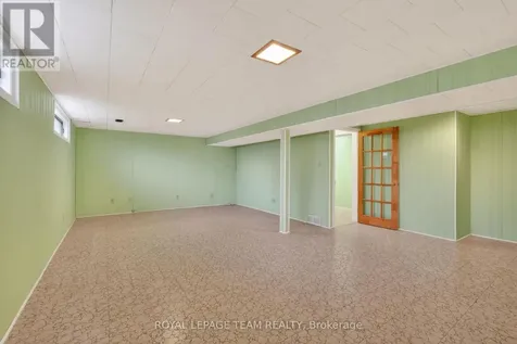 21 Lindhurst Crescent Ottawa ON K2G 0T8