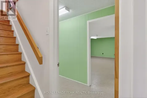 21 Lindhurst Crescent Ottawa ON K2G 0T8