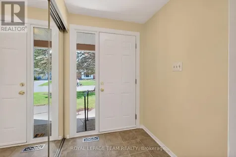 21 Lindhurst Crescent Ottawa ON K2G 0T8