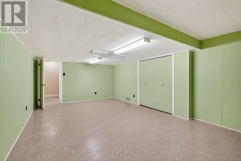21 Lindhurst Crescent Ottawa ON K2G 0T8