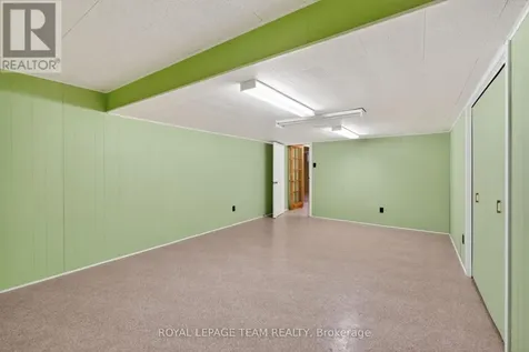21 Lindhurst Crescent Ottawa ON K2G 0T8