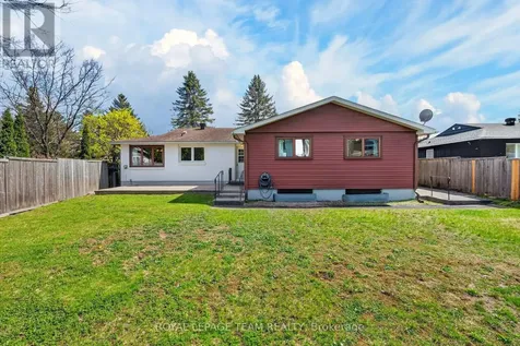 21 Lindhurst Crescent Ottawa ON K2G 0T8