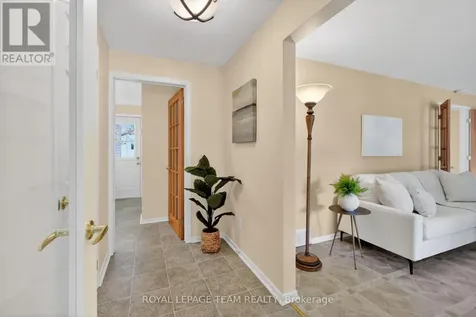 21 Lindhurst Crescent Ottawa ON K2G 0T8