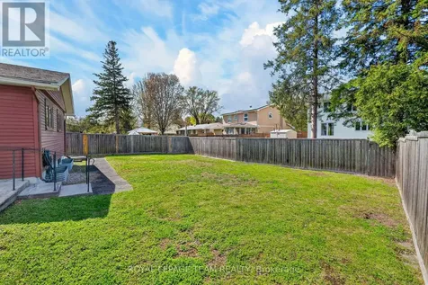 21 Lindhurst Crescent Ottawa ON K2G 0T8