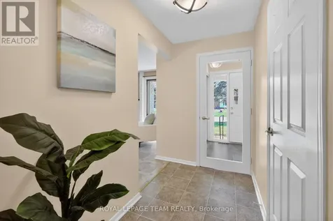 21 Lindhurst Crescent Ottawa ON K2G 0T8