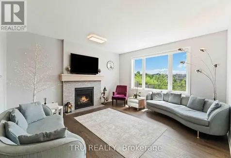 43 Aridus Crescent Ottawa ON K2S 2L4