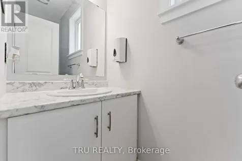 43 Aridus Crescent Ottawa ON K2S 2L4