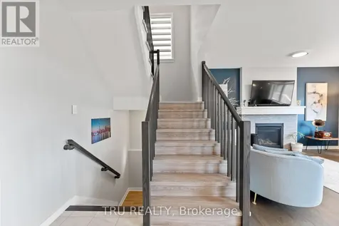 43 Aridus Crescent Ottawa ON K2S 2L4