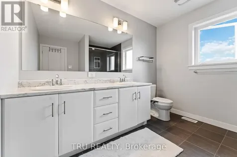43 Aridus Crescent Ottawa ON K2S 2L4