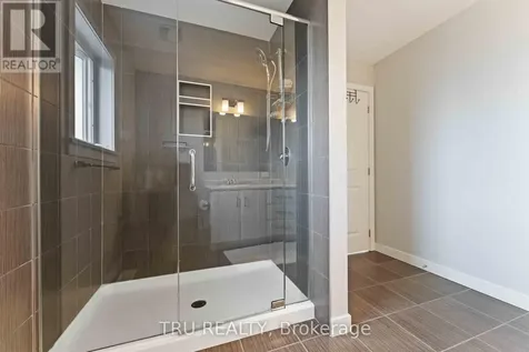 43 Aridus Crescent Ottawa ON K2S 2L4