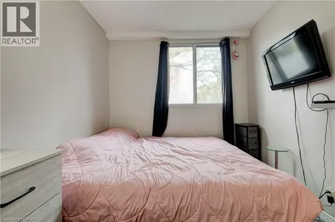 18 Holborn Court Kitchener ON N2A 4A1