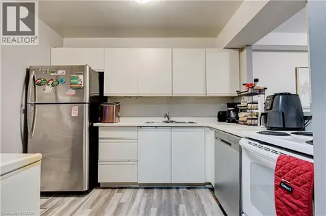 18 Holborn Court Kitchener ON N2A 4A1