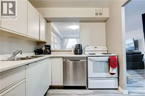 18 Holborn Court Kitchener ON N2A 4A1