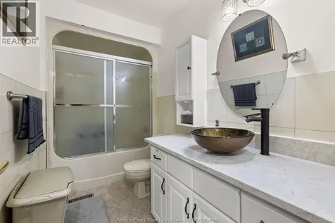 4577 Hunt Club Crescent Windsor ON N9G 2P6
