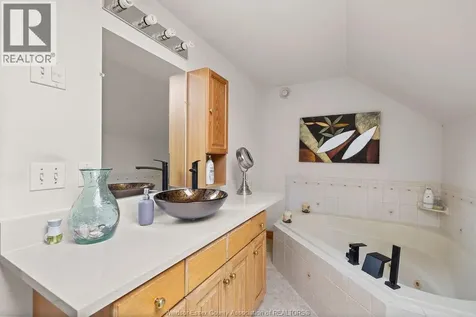 4577 Hunt Club Crescent Windsor ON N9G 2P6