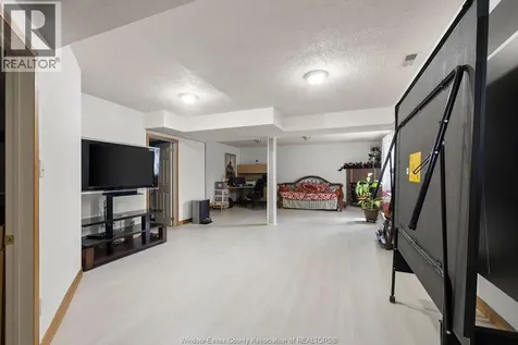 4577 Hunt Club Crescent Windsor ON N9G 2P6