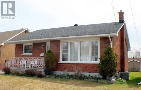52 Grandview Ave E Sault Ste Marie ON P6B 3V8