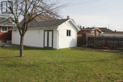 52 Grandview Ave E Sault Ste Marie ON P6B 3V8