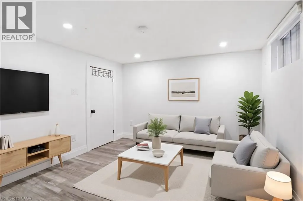 40 Garfield Avenue North Hamilton ON L8M 2R6