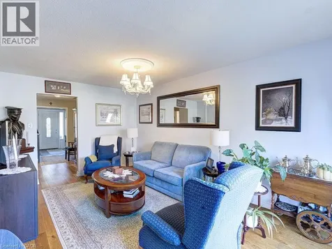 1572 Newlands Crescent Burlington ON L7M 1V6