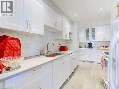 1572 Newlands Crescent Burlington ON L7M 1V6
