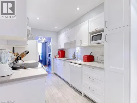 1572 Newlands Crescent Burlington ON L7M 1V6
