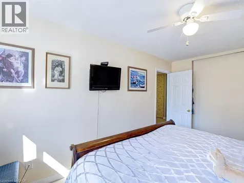 1572 Newlands Crescent Burlington ON L7M 1V6