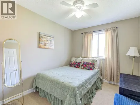 1572 Newlands Crescent Burlington ON L7M 1V6