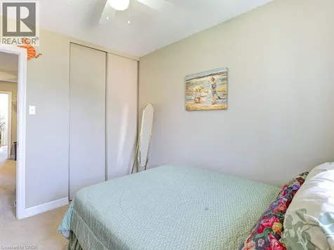 1572 Newlands Crescent Burlington ON L7M 1V6