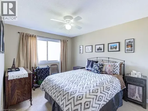 1572 Newlands Crescent Burlington ON L7M 1V6