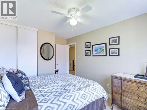 1572 Newlands Crescent Burlington ON L7M 1V6