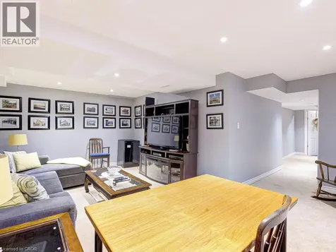 1572 Newlands Crescent Burlington ON L7M 1V6