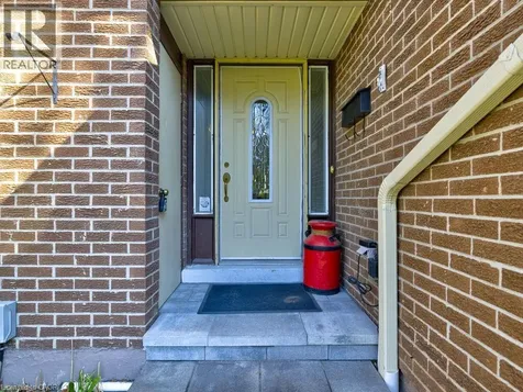 1572 Newlands Crescent Burlington ON L7M 1V6