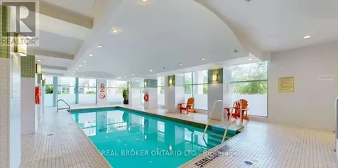 228 Queens Quay West Toronto (waterfront Communities) ON M5J 2X1