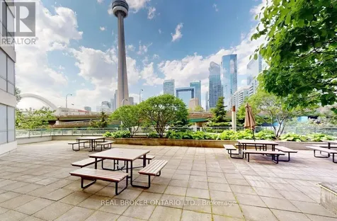228 Queens Quay West Toronto (waterfront Communities) ON M5J 2X1
