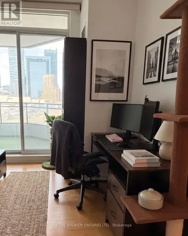 228 Queens Quay West Toronto (waterfront Communities) ON M5J 2X1