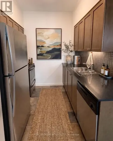 228 Queens Quay West Toronto (waterfront Communities) ON M5J 2X1