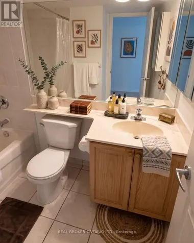 228 Queens Quay West Toronto (waterfront Communities) ON M5J 2X1