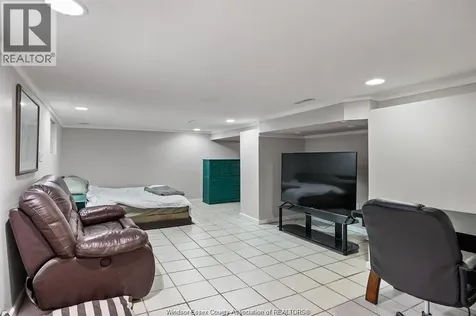 1640 Hall Windsor ON N8X 4S1