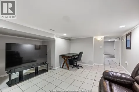 1640 Hall Windsor ON N8X 4S1