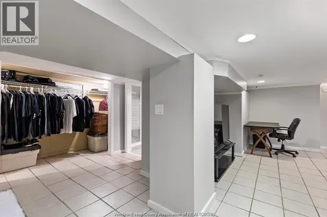 1640 Hall Windsor ON N8X 4S1