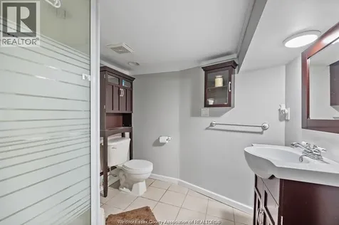 1640 Hall Windsor ON N8X 4S1
