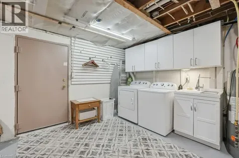 1402 Ghent Avenue Burlington ON L7S 1W8