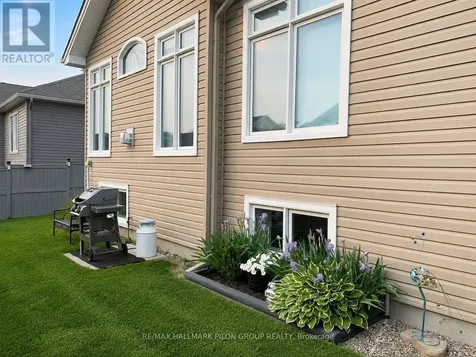 819 Tewin Circle Ottawa ON K4A 1K2