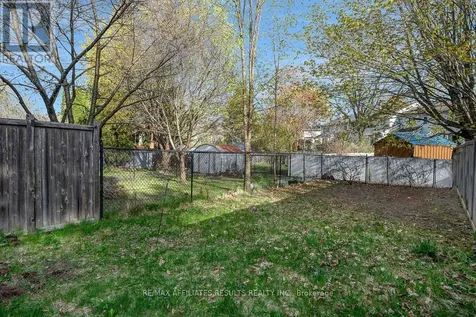 31 Ipswich Terrace Ottawa ON K2K 2R5