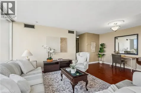 880 Dundas Street West Mississauga ON L5C 4H3