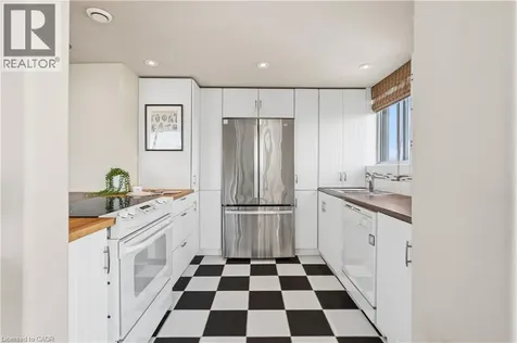 880 Dundas Street West Mississauga ON L5C 4H3