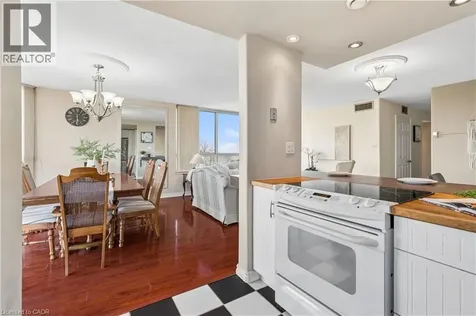 880 Dundas Street West Mississauga ON L5C 4H3