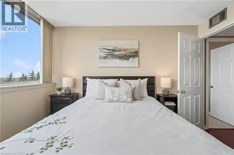 880 Dundas Street West Mississauga ON L5C 4H3